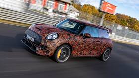 Как заводится Mini Cooper в Летуаль